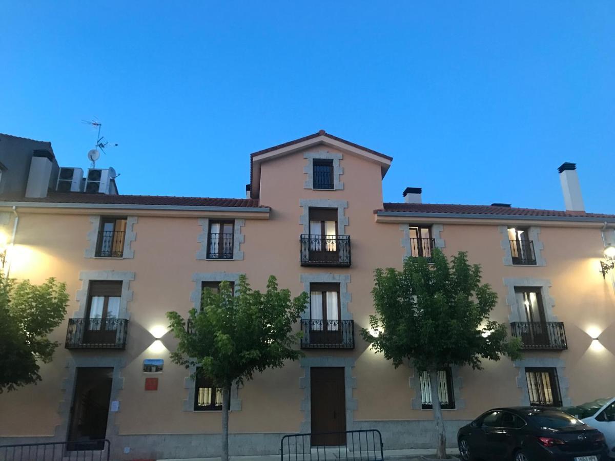 Apartamentos Turisticos Escorraladas Baltanás Exteriör bild