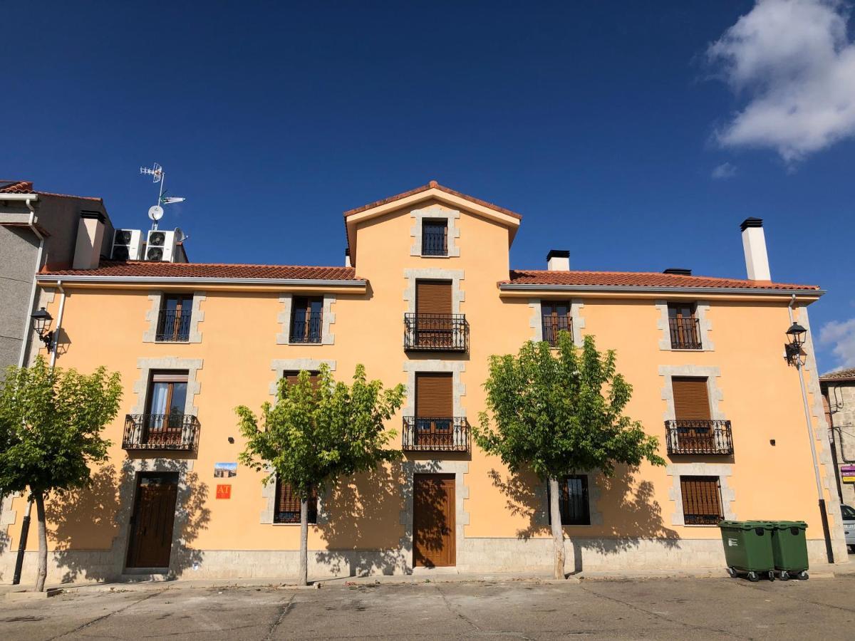 Apartamentos Turisticos Escorraladas Baltanás Exteriör bild