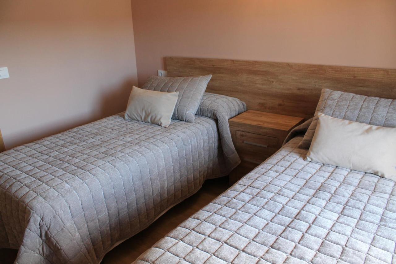Apartamentos Turisticos Escorraladas Baltanás Exteriör bild