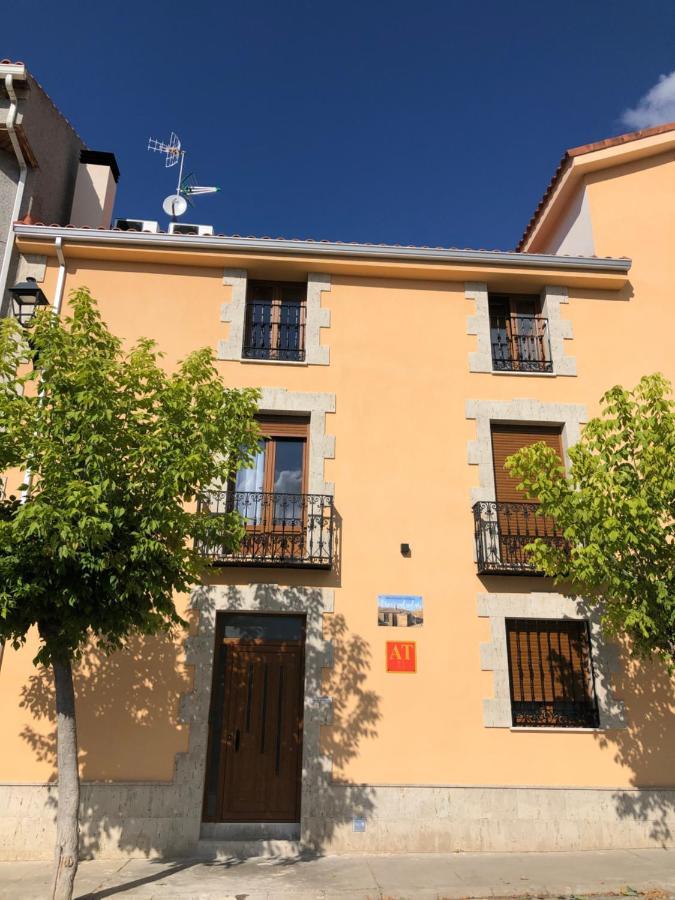 Apartamentos Turisticos Escorraladas Baltanás Exteriör bild