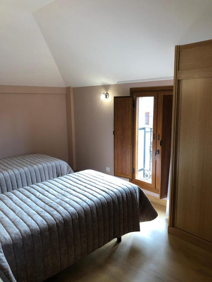 Apartamentos Turisticos Escorraladas Baltanás Exteriör bild