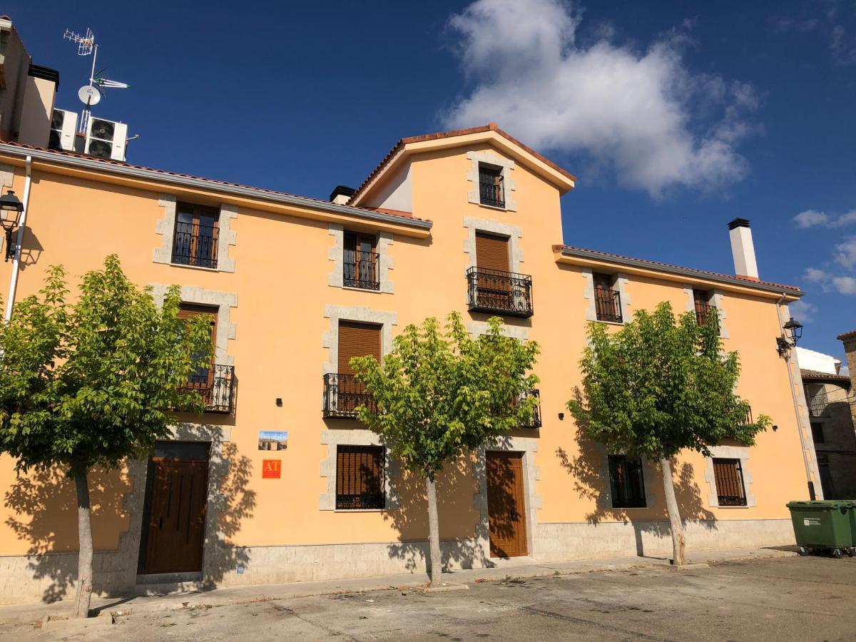 Apartamentos Turisticos Escorraladas Baltanás Exteriör bild