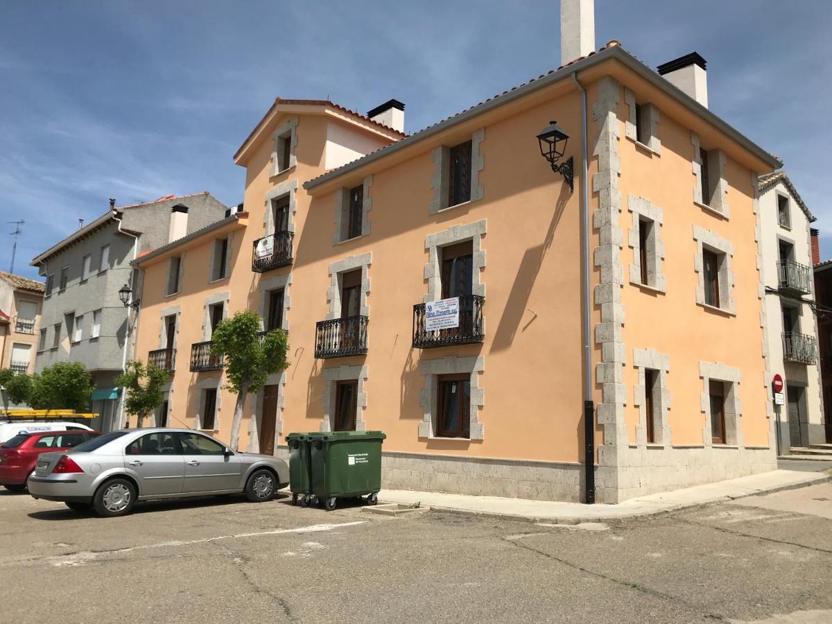 Apartamentos Turisticos Escorraladas Baltanás Exteriör bild